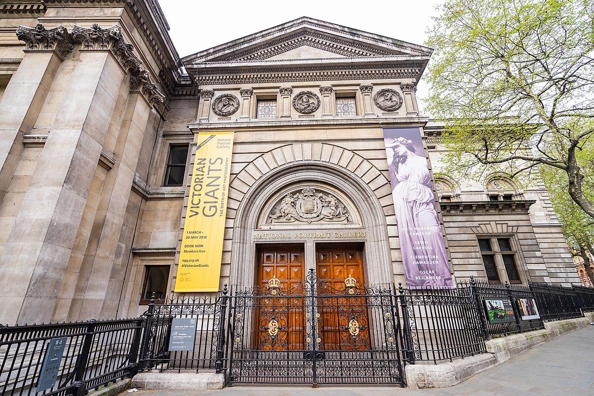 London national. Национальная Портретная галерея (National portrait Gallery). Лондонская Портретная галерея. The National portrait Gallery в Лондоне. Восточное крыло национальной галереи в Лондоне.