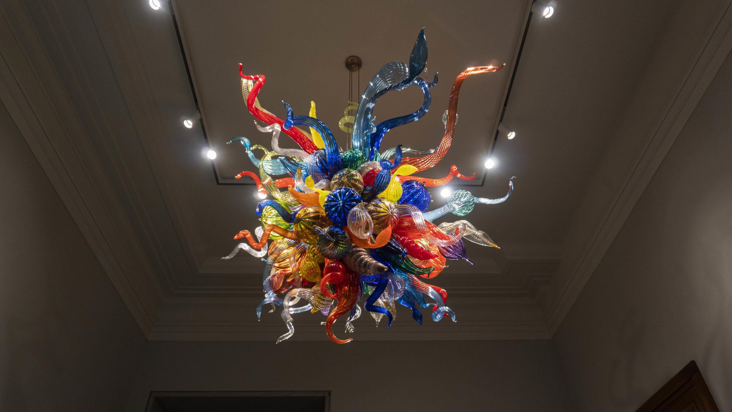 chandelier chihuly