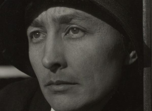 Alfred Stieglitz photograph portrait of Georgia O’Keeffe in a hat