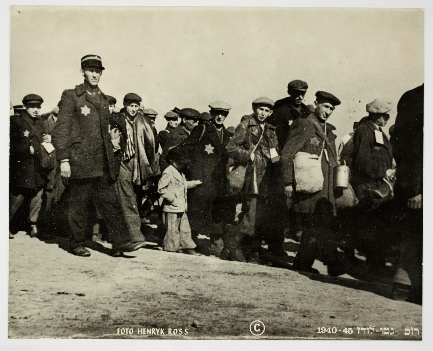 Daily Life During The Holocaust: The Lodz Ghetto Photographs Of Henryk ...